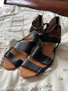 Corso Como Black Strappy Gladiator Sandals